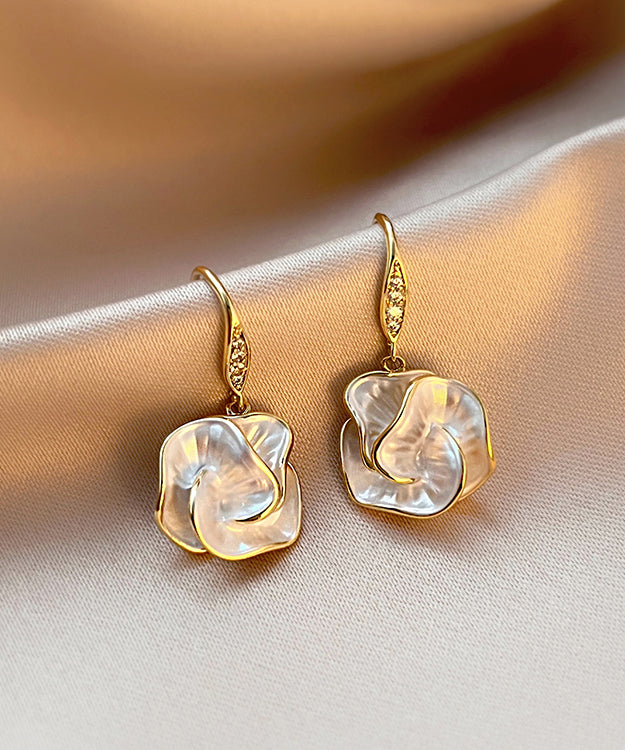 Women’s Floral Drop Earrings – Gold-Tone Mother-of-Pearl Effect Flower Design with Hook Fastening for Day and Evening Wear
