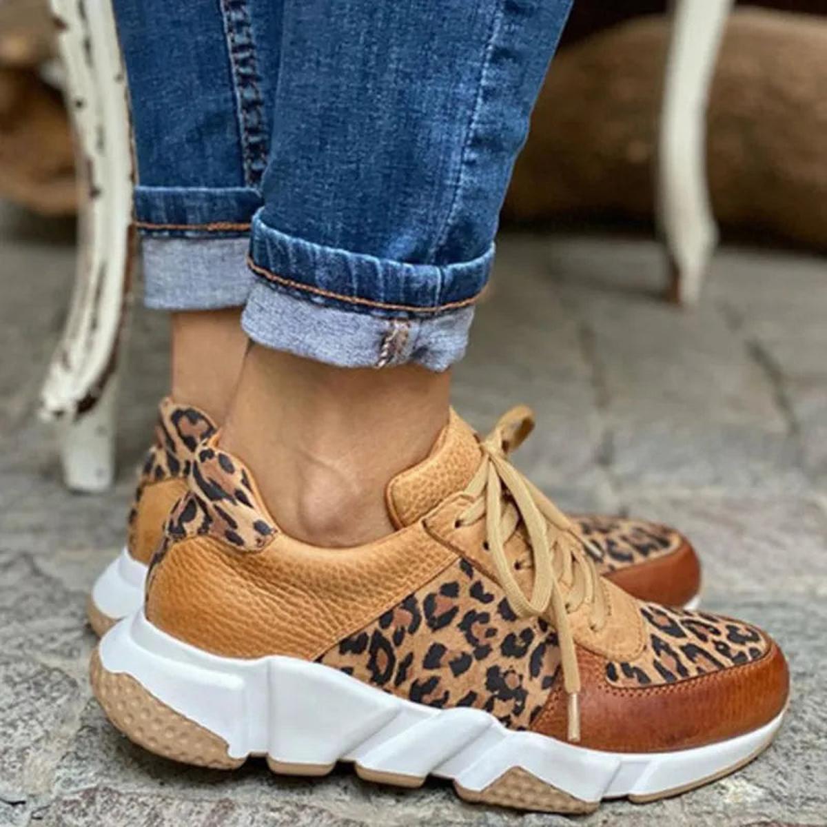 Damen-Sneaker mit auffälligem Muster – Schnürschuhe als Statement für Alltag und Stadt