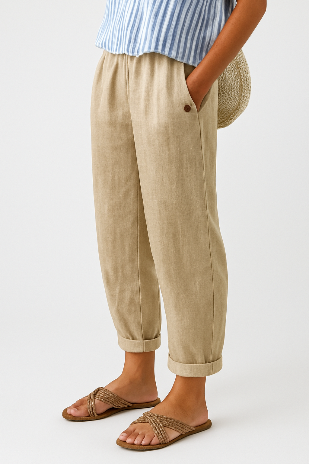 Pantaloni trei sferturi de damă, cu croială lejeră și manșete răsucite – pantaloni de vară cu buzunare