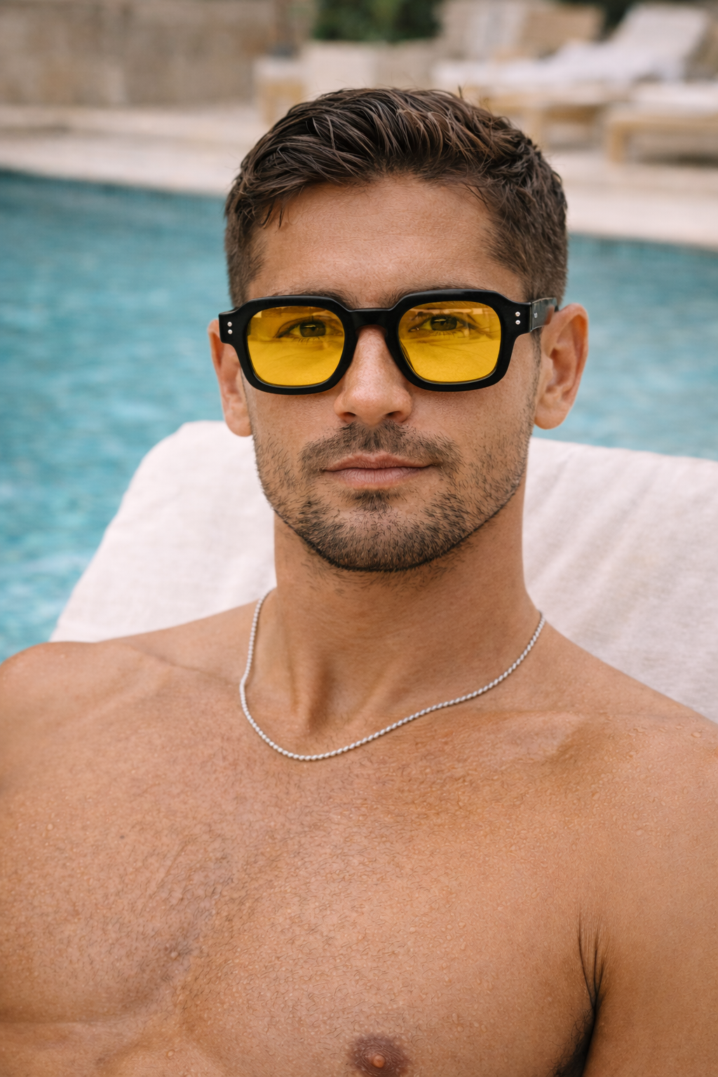 Occhiali da sole da uomo con montatura rettangolare, moderni per l'uso quotidiano