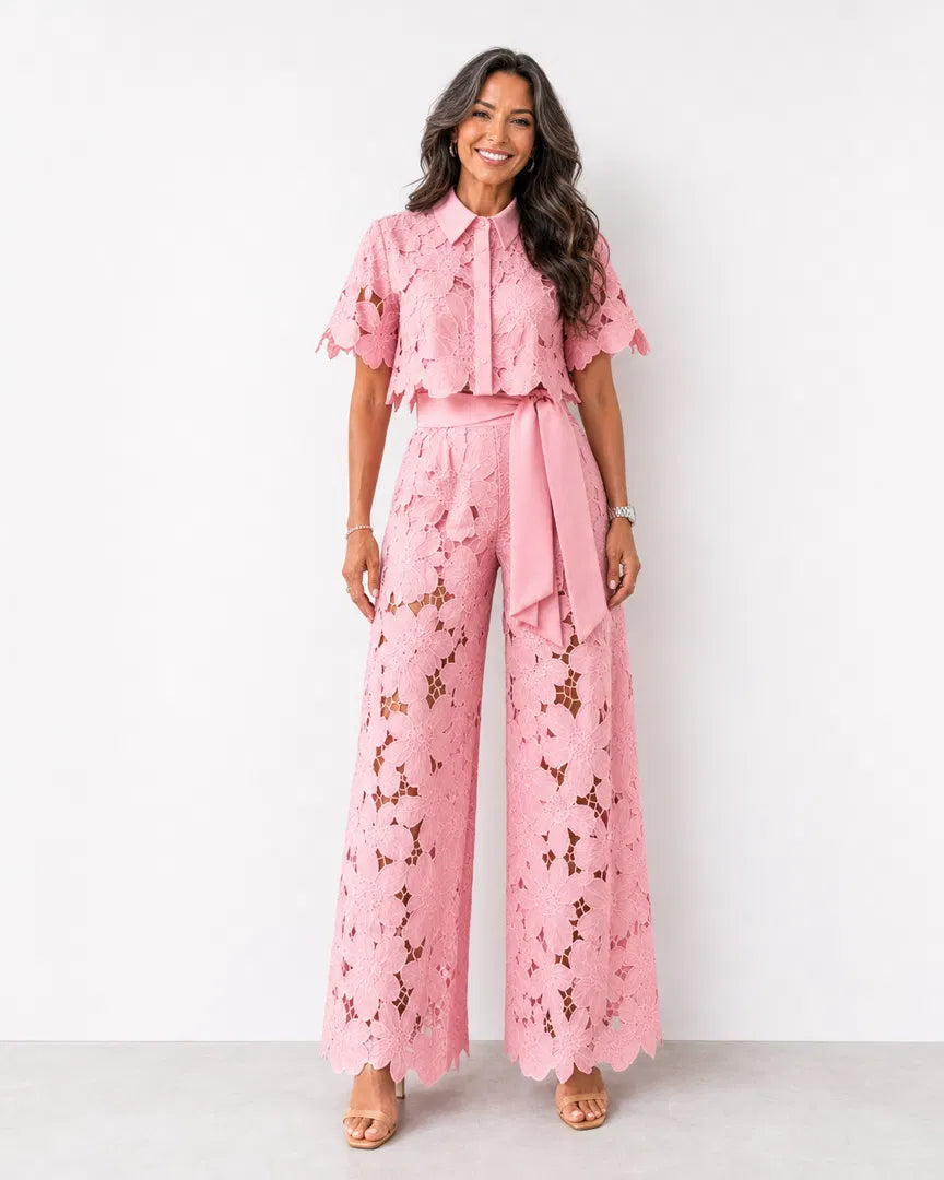 Ensemble coordonné pour femme en dentelle ajourée – chemise courte et pantalon palazzo pour les événements du printemps et de l’été
