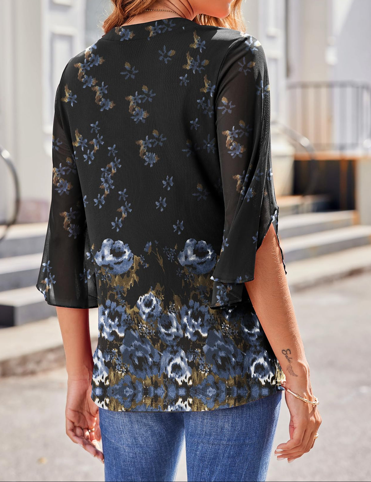 Blusa elegante estampada para mulher, de malha transparente e decote em V, com mangas evasé a três quartos – Top leve em camadas para o escritório e ocasiões casuais elegantes
