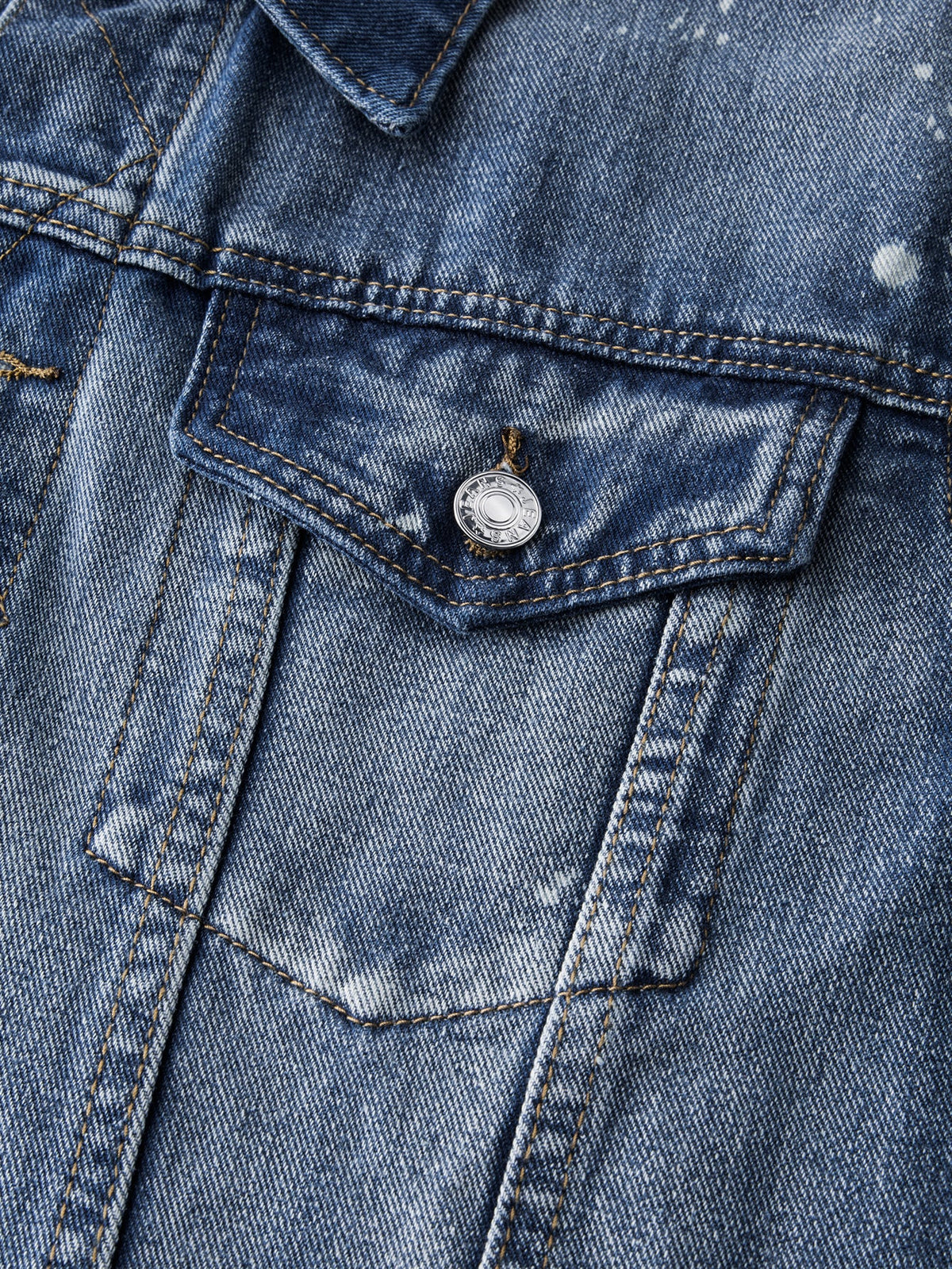 Herren-Jeansjacke im Vintage-Distressed-Look – Verwaschene Baumwolljacke mit Knopfleiste, Farbspritzern und praktischen Taschen für lässige Streetwear