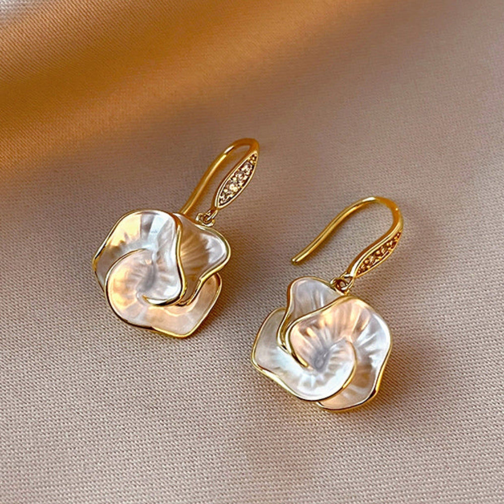 Women’s Floral Drop Earrings – Gold-Tone Mother-of-Pearl Effect Flower Design with Hook Fastening for Day and Evening Wear