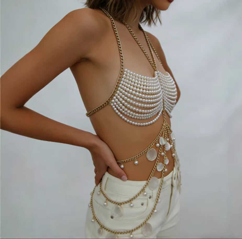 Dámský perlový halter top s řetízkovým detailem a záhyby
