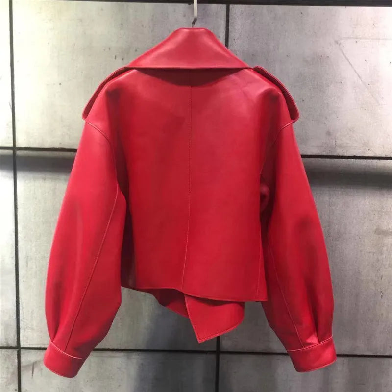 Dámská kožená bunda se širokými klopami – retro výrazný svrchní oděv pro streetwear i večerní nošení