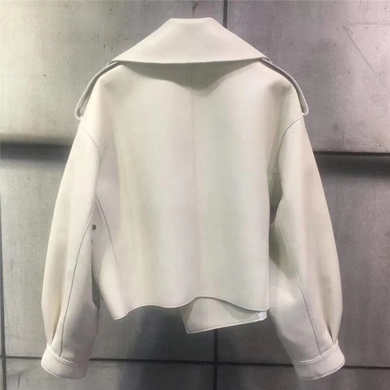Dámská kožená bunda se širokými klopami – retro výrazný svrchní oděv pro streetwear i večerní nošení