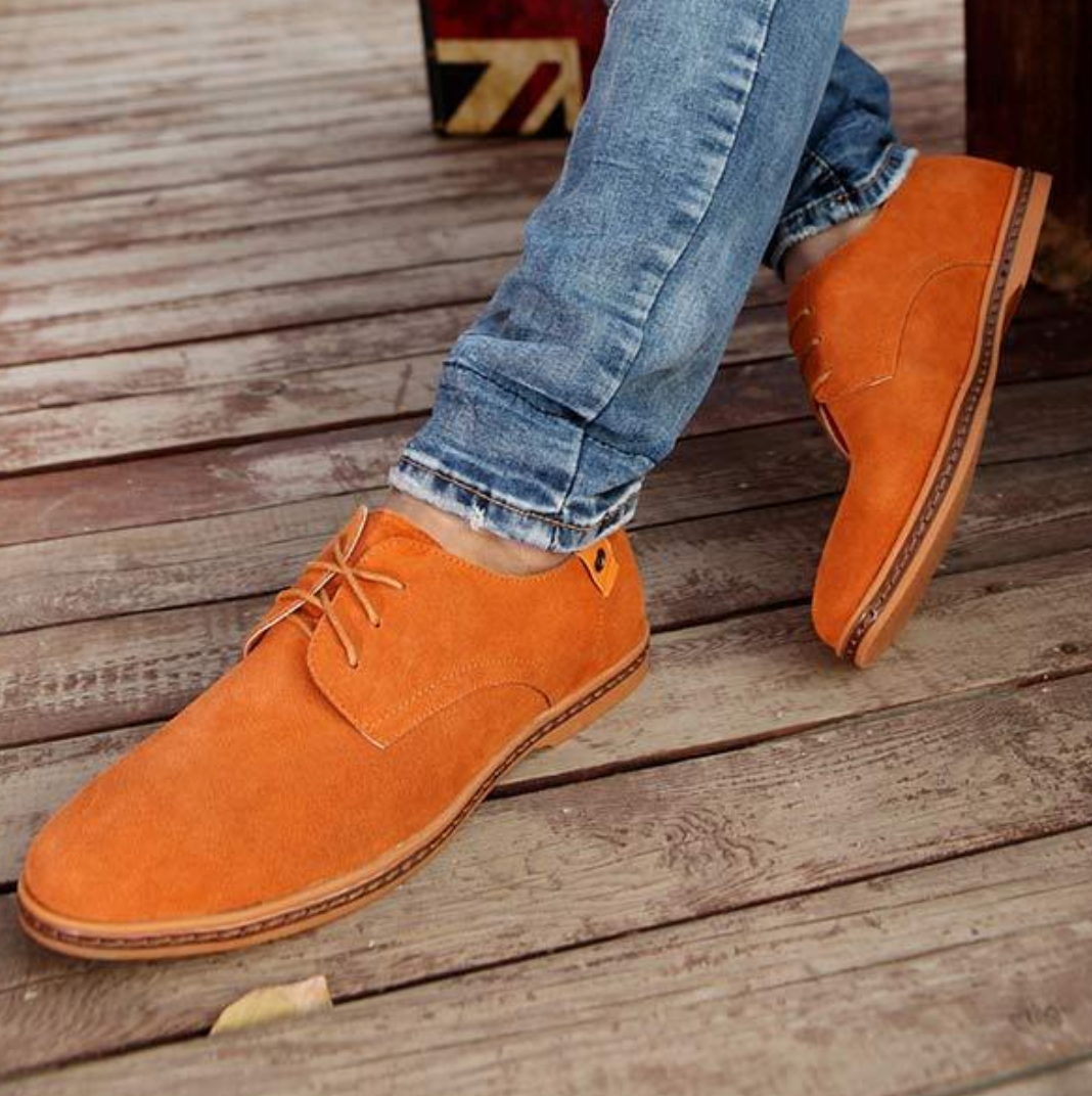Scarpe Derby da uomo in pelle scamosciata con lacci e dettagli sulla suola