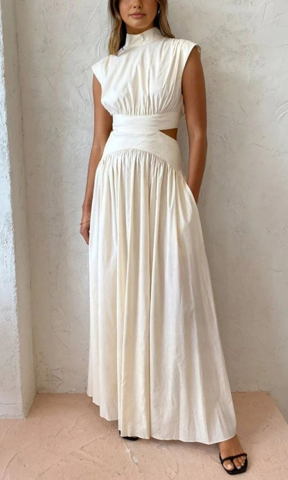 Dámské maxi šaty s vysokým límcem, bez rukávů, s průstřihem v pase, elegantní a splývavý styl