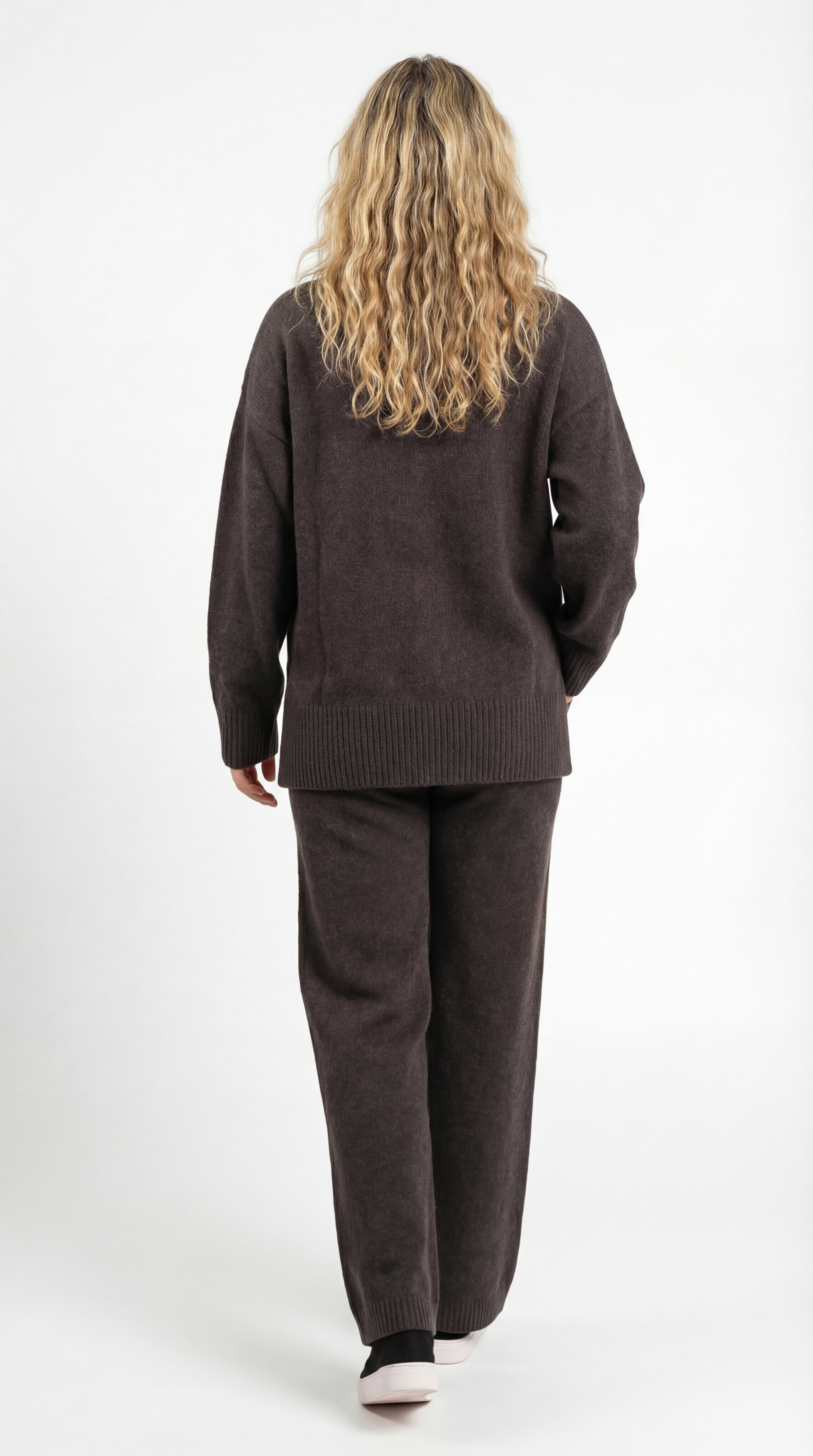 Dame strikket lounge-sæt med oversized rullekrave og bukser med vide ben