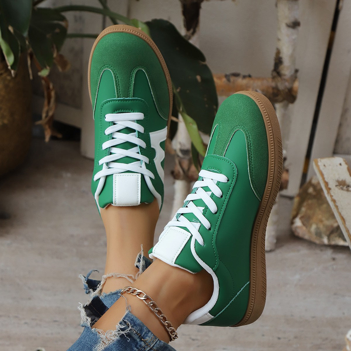 Zapatillas retro de estilo cancha para mujer con paneles texturizados en la puntera – Calzado de perfil bajo con cordones para el fin de semana