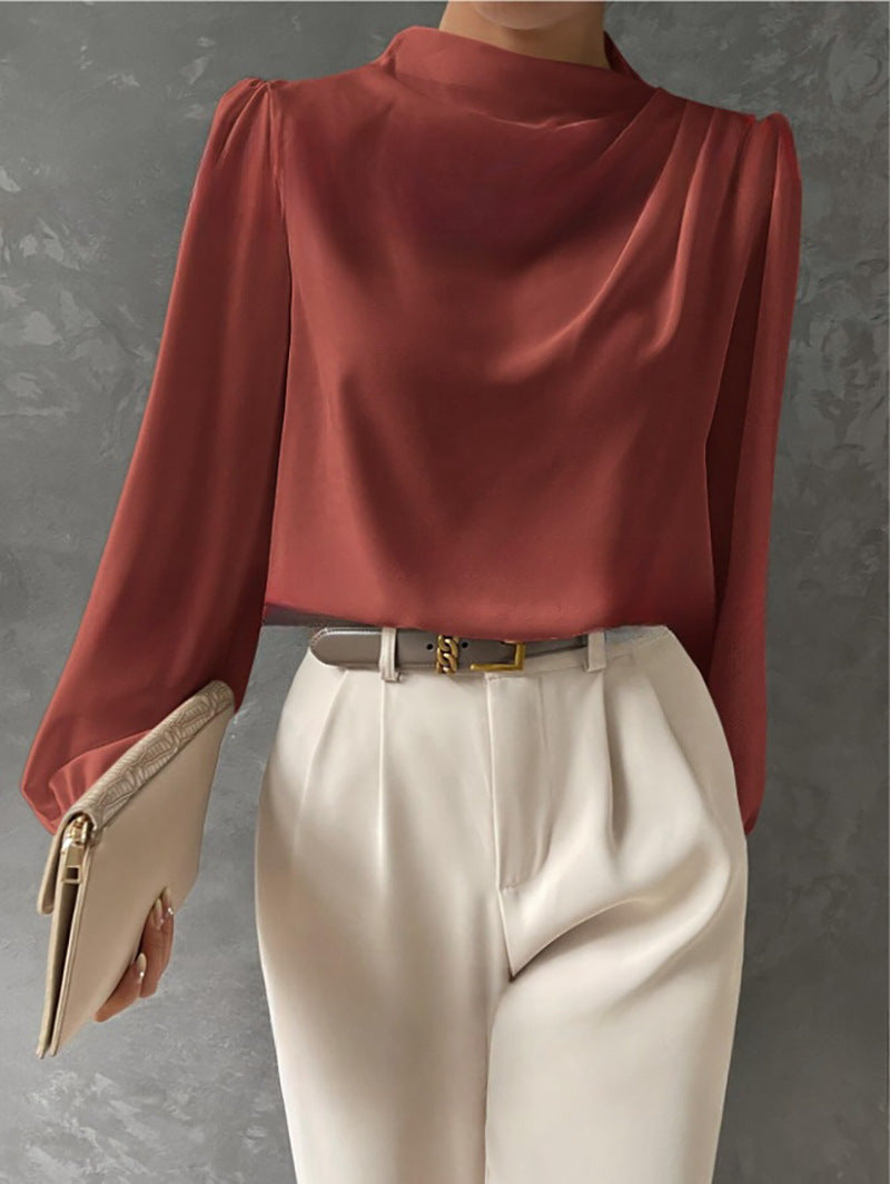 Dámská halenka s řaseným výstřihem a dlouhými rukávy – elegantní ležérní top do kanceláře i pro smart casual styl
