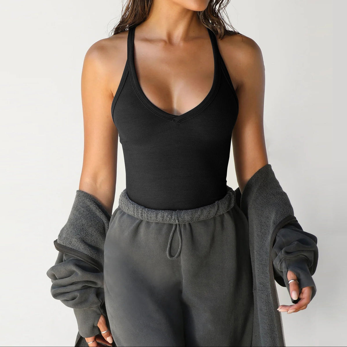 Geripptes Tanktop für Damen mit Neckholder und tiefem V-Ausschnitt – tailliertes ärmelloses Basic für den Sommer und lässige Outfits