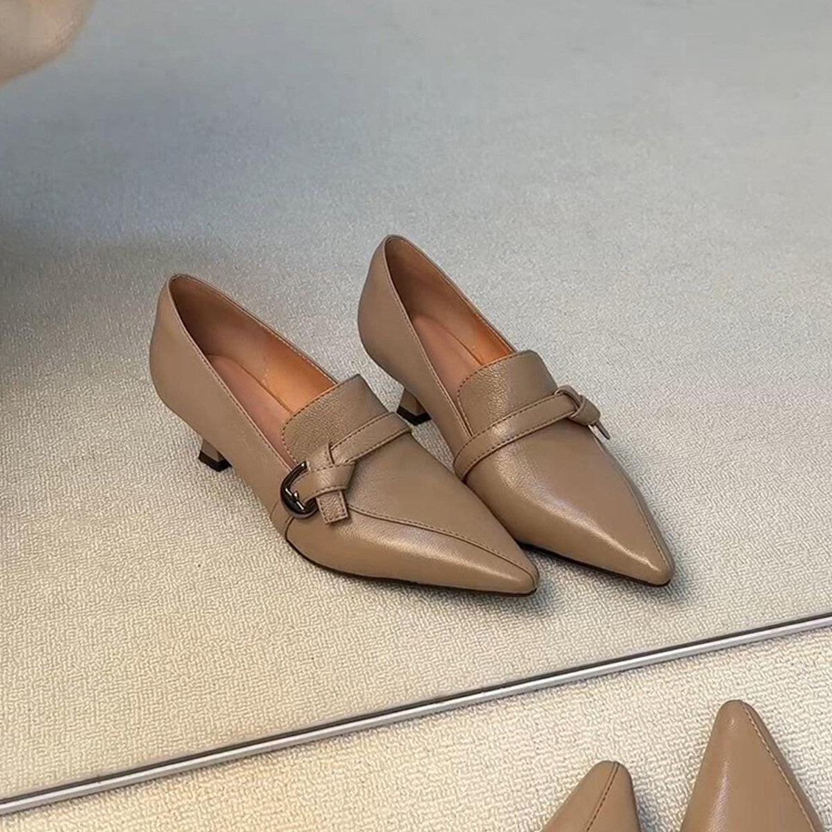 Mocassini da donna a punta con cinturino e fibbia - Scarpe eleganti con tacco basso per l’ufficio e tutti i giorni