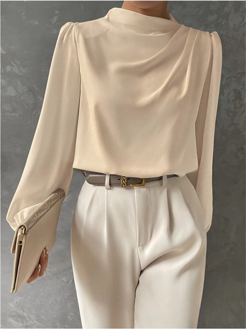 Dámská halenka s řaseným výstřihem a dlouhými rukávy – elegantní ležérní top do kanceláře i pro smart casual styl