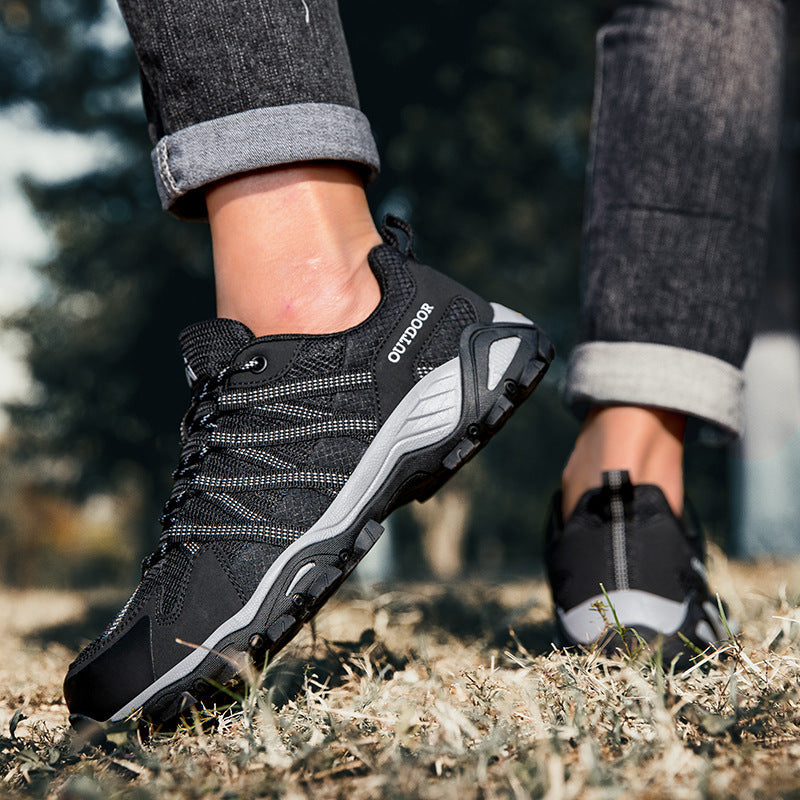 Men’s Outdoor Trainers with Mesh Panels and Reinforced Toe Overlays – Low-Top Lace-Up Style with Rugged Tread for Casual Outings