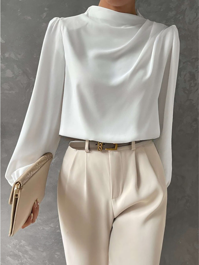 Dámská halenka s řaseným výstřihem a dlouhými rukávy – elegantní ležérní top do kanceláře i pro smart casual styl