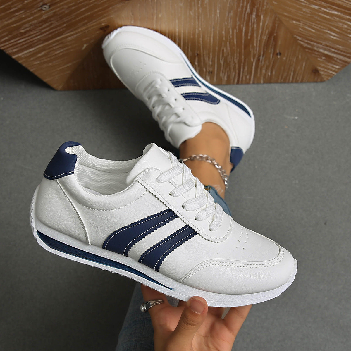 Zapatillas retro con cordones para mujer y puntera perforada - Zapatos informales con paneles para el día a día