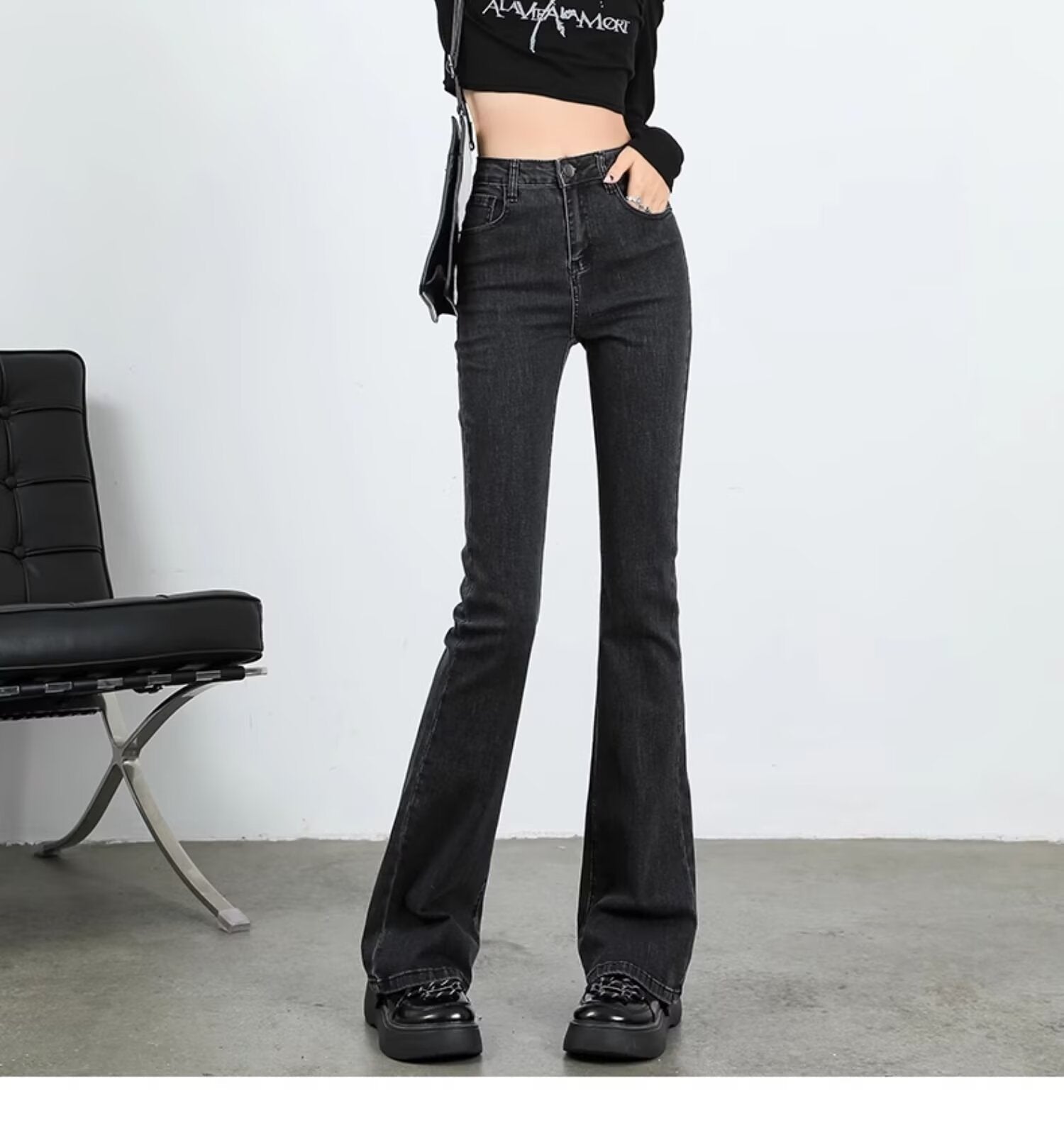Jeans denim a vita alta da donna con gamba larga e ampio svasamento drammatico