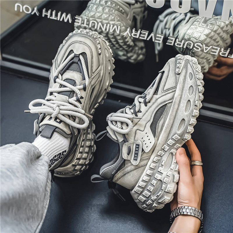 Herresneakers med lagdelte paneler og chunky sål