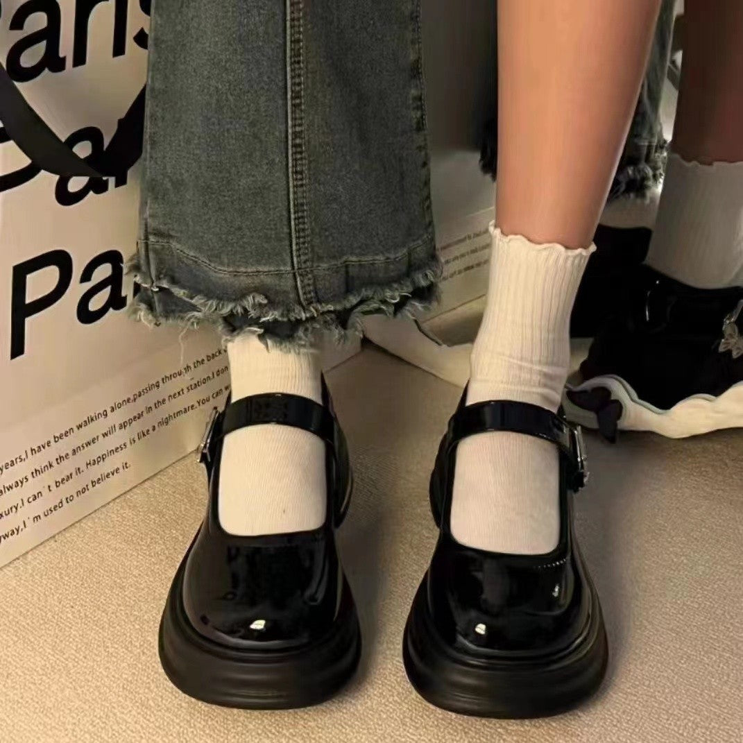 Damen-Plateau-Mary-Janes mit Schmetterlingsschnalle – glänzende Blockabsätze für Outfits im Retro-Stil