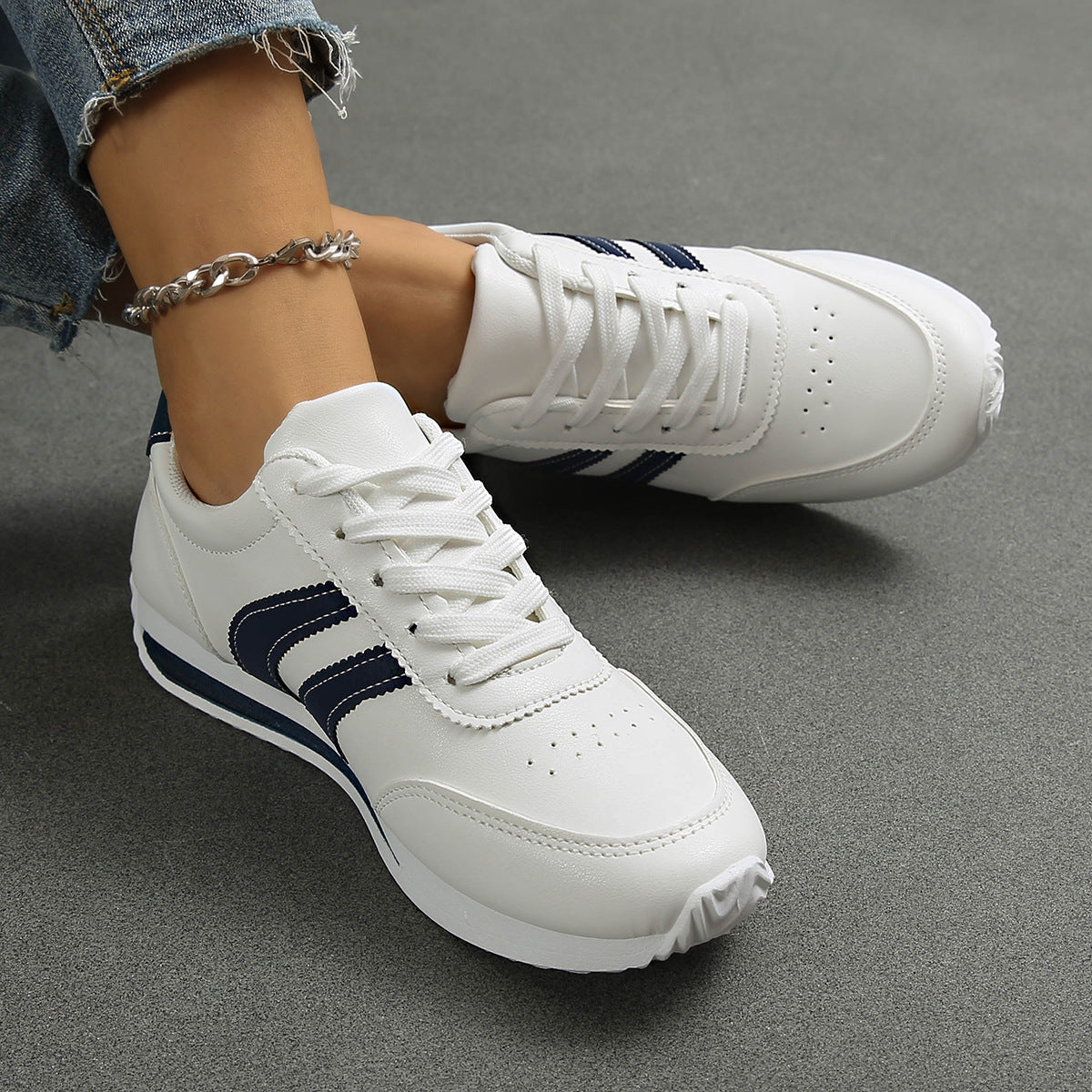 Zapatillas retro con cordones para mujer y puntera perforada - Zapatos informales con paneles para el día a día