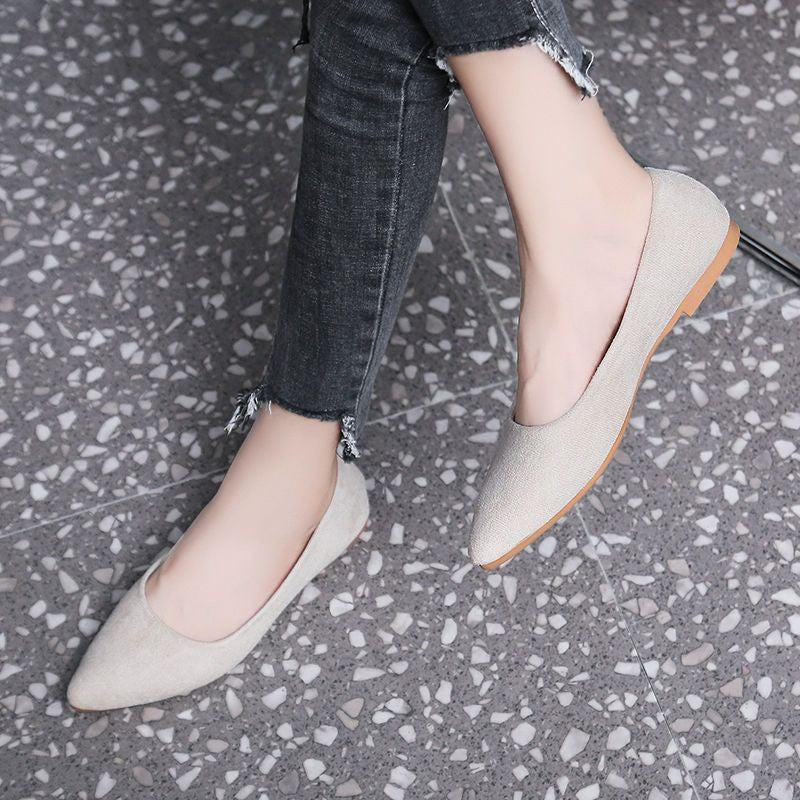 Balerini de damă cu vârf ascuțit și branțuri matlasate – pantofi slip-on minimalisti pentru ținute de birou și ocazii speciale