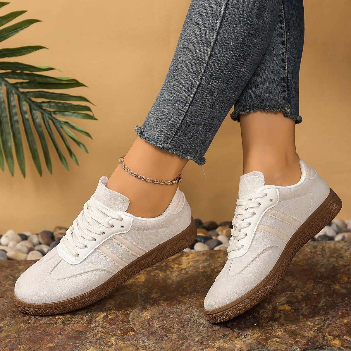 Women’s Retro Court Trainers with Brushed Uppers – Slim Lace-Up Shoes for Everyday Casual Styling