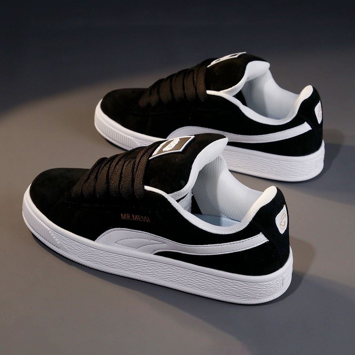 Women’s Suede-Look Court Trainers with Wide Laces – Retro Low-Top Shoes with Textured Soles for Everyday Casual Outfits