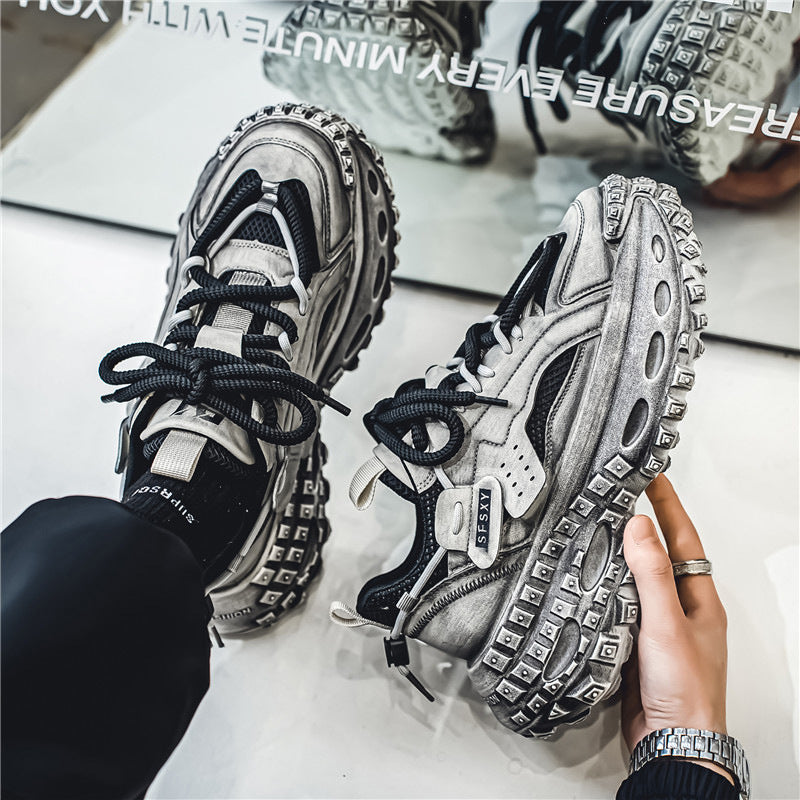 Herresneakers med lagdelte paneler og chunky sål