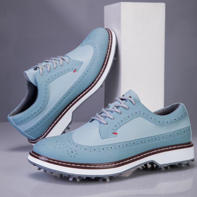 Snøresko til golf for mænd med brogue-mønster, vingespidsdetaljer og noppede såler – klassisk stil til golfbanen