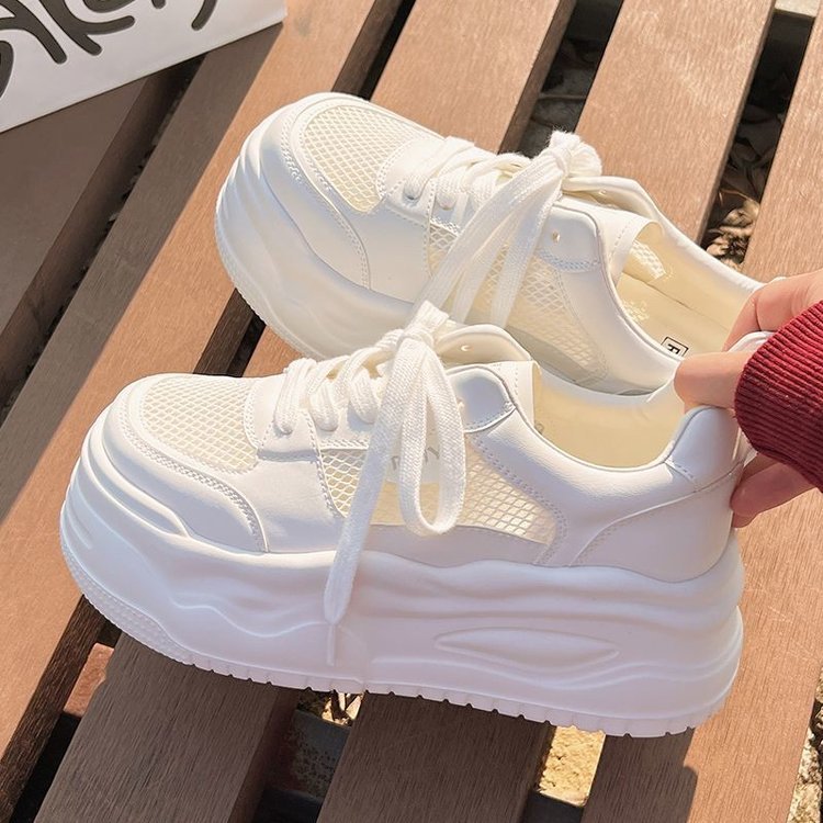 Zapatillas deportivas de mujer con paneles de malla y suela esculpida – Calzado voluminoso con cordones para looks informales de verano