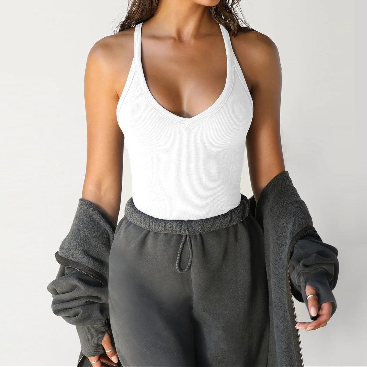 Geripptes Tanktop für Damen mit Neckholder und tiefem V-Ausschnitt – tailliertes ärmelloses Basic für den Sommer und lässige Outfits