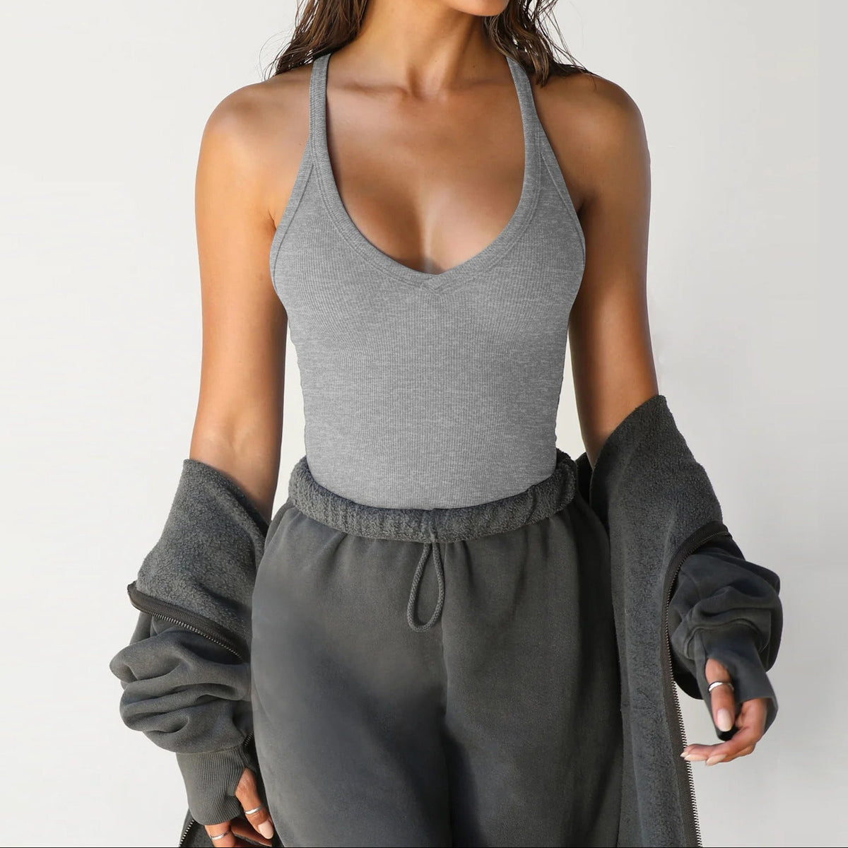 Geripptes Tanktop für Damen mit Neckholder und tiefem V-Ausschnitt – tailliertes ärmelloses Basic für den Sommer und lässige Outfits