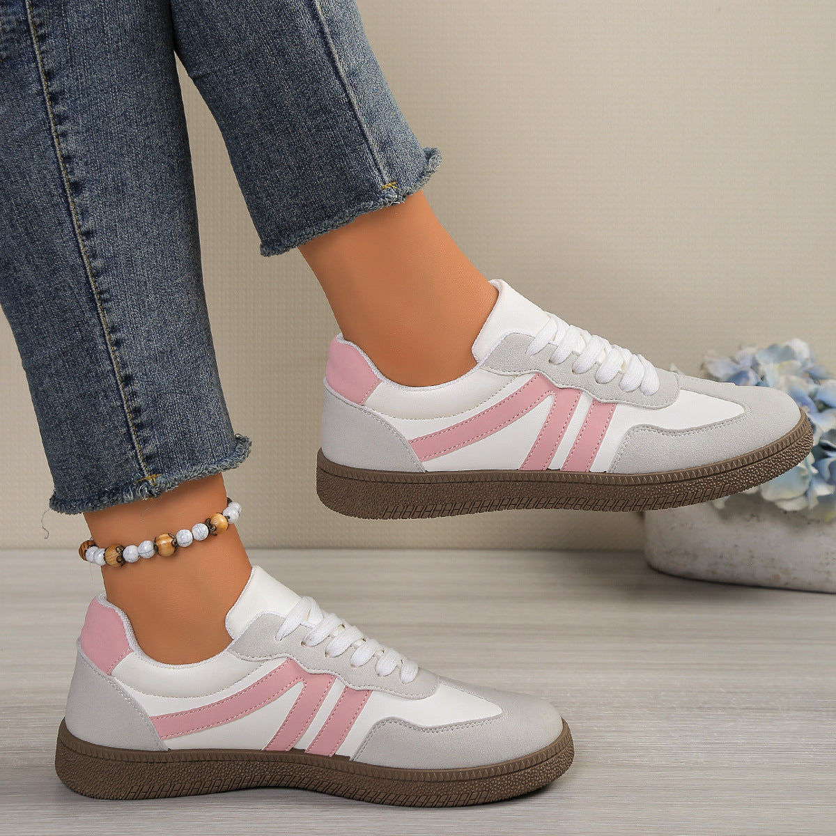 Women’s Retro Lace-Up Trainers with Textured Panels – Low-Top Court Shoes for Everyday Casual Wear