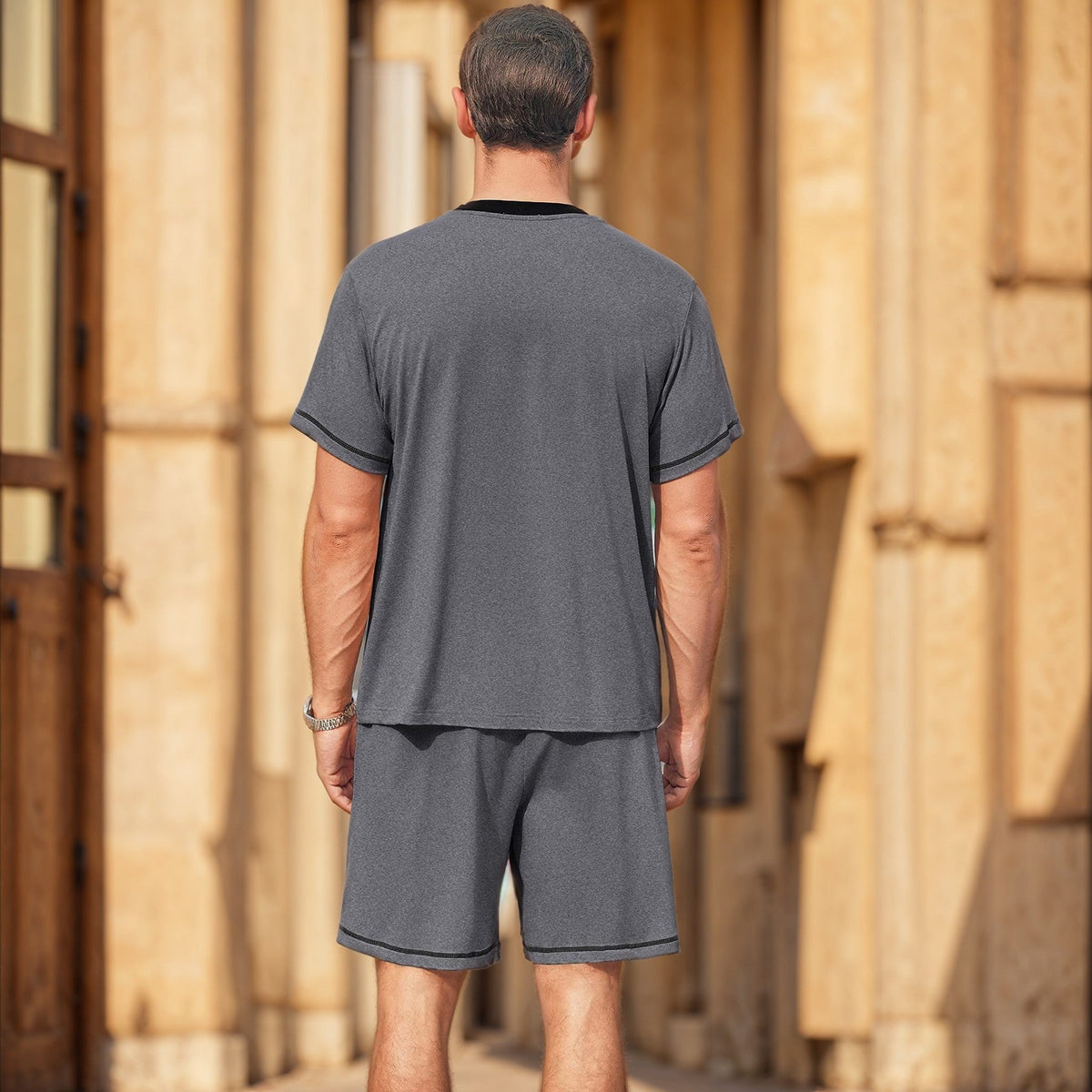 Herren-Sportset mit V-Ausschnitt aus zwei Teilen – Lässiges Oberteil mit kurzen Ärmeln und passenden Trainingsshorts