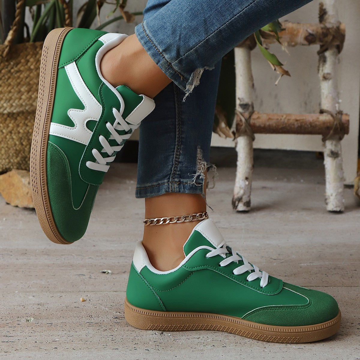 Zapatillas retro de estilo cancha para mujer con paneles texturizados en la puntera – Calzado de perfil bajo con cordones para el fin de semana
