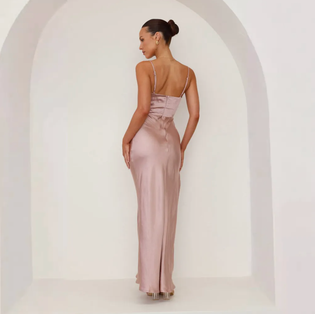 Vestido largo de satén para mujer con fruncido y abertura