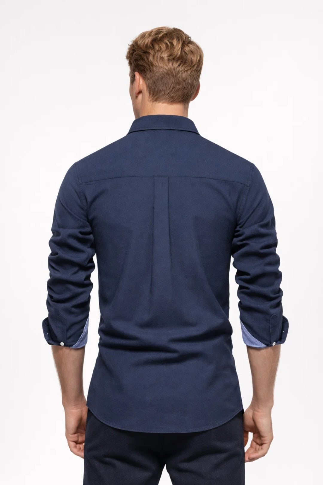 Ανδρικό πουκάμισο slim fit με γιακά κουμπί και μανσέτες σε αντίθεση χρώματος