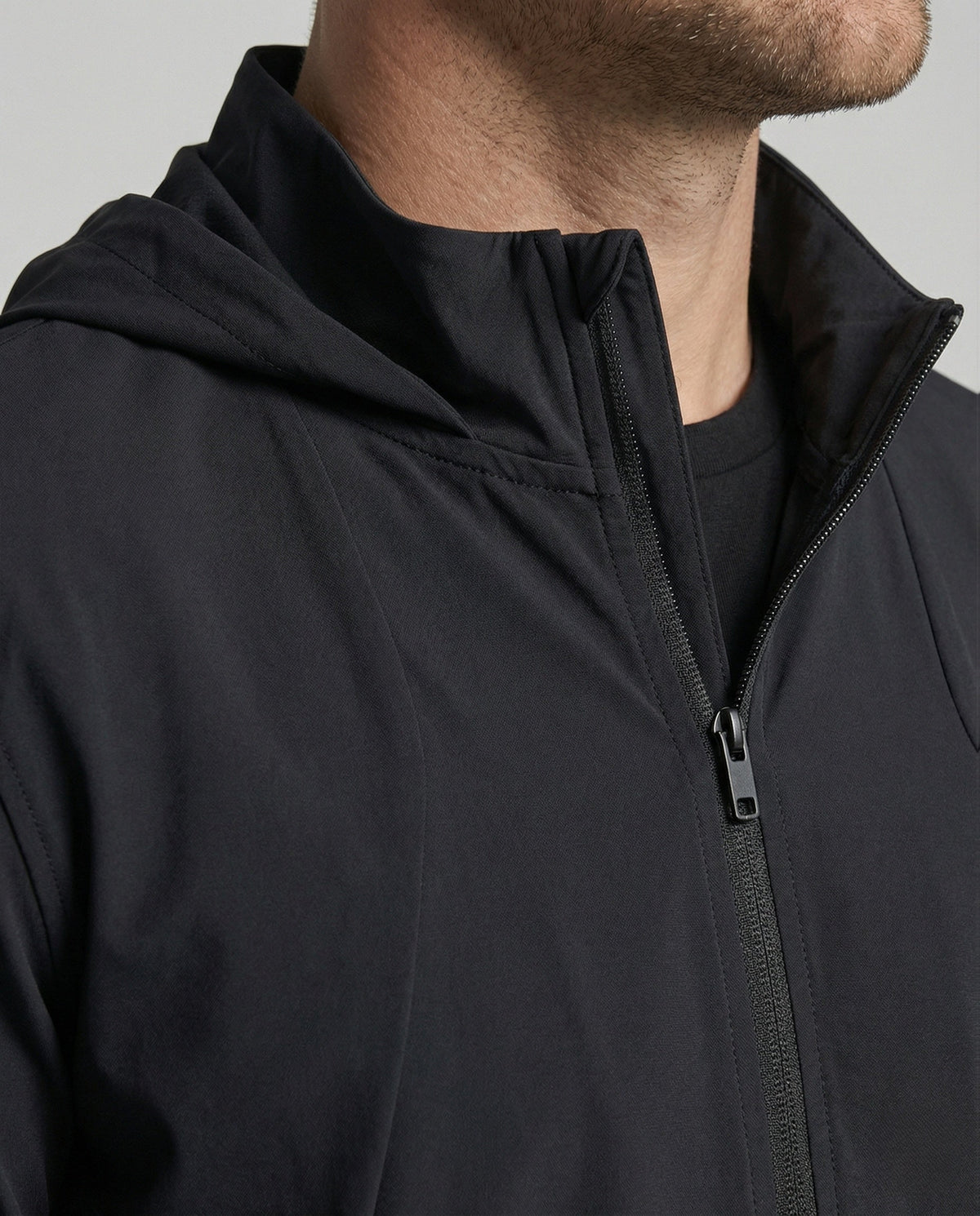 Chaqueta ligera con capucha y cierre de cremallera para hombre – Prenda informal y estilizada para viajar y usar a diario