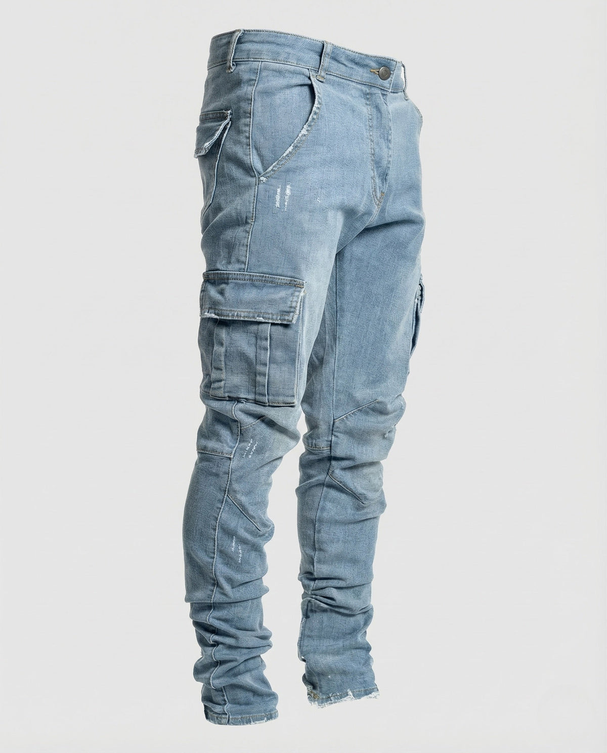 Schmal geschnittene Cargo-Jeans für Herren mit Pattentaschen und ausgefransten Säumen – schmal zulaufender Used-Look-Denim für Streetwear