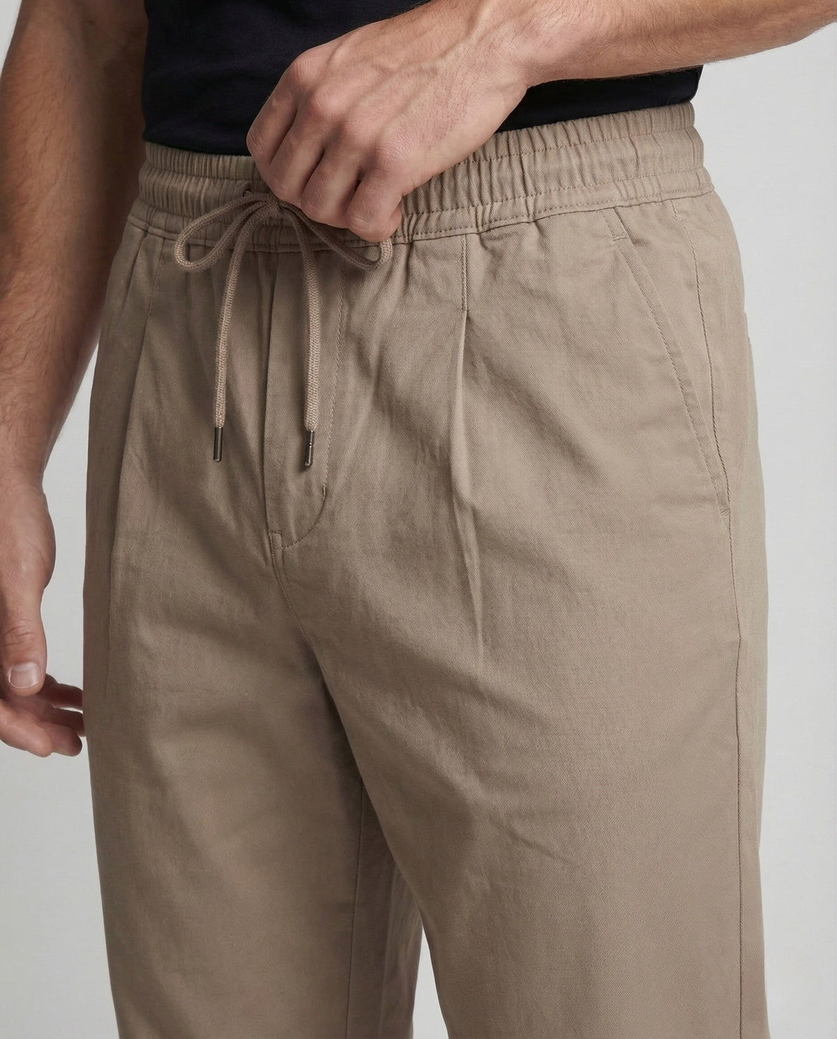 Pantaloni da uomo in misto cotone con coulisse e pieghe sul davanti – Vestibilità comoda per uno stile casual elegante