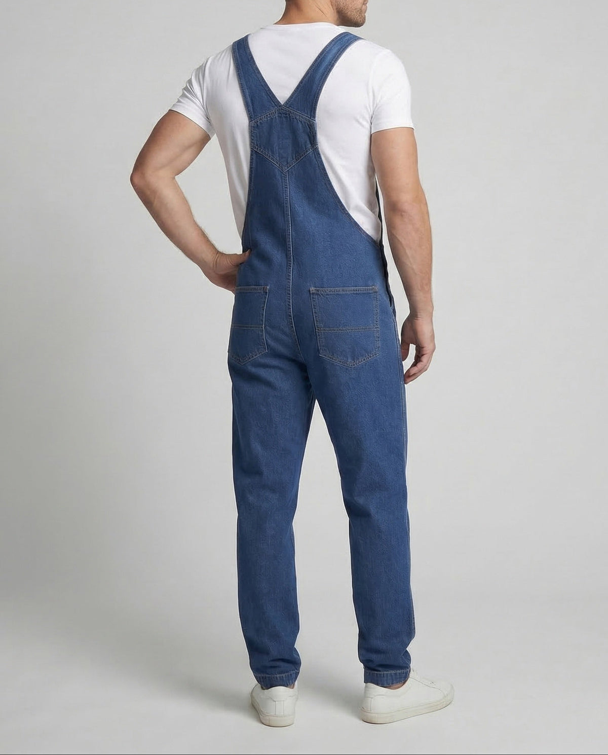 Salopette in denim da uomo dal taglio comodo, con bretelle regolabili e tasca a pettorina – Modello casual affusolato da indossare a strati ogni giorno
