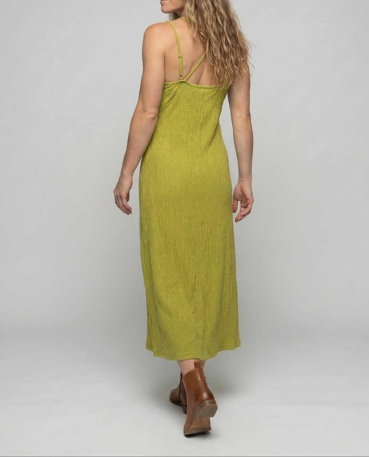 Abito midi da donna con texture stropicciata e spalline sottili - abito estivo senza maniche con scollo rotondo, ideale per le vacanze e il tempo libero