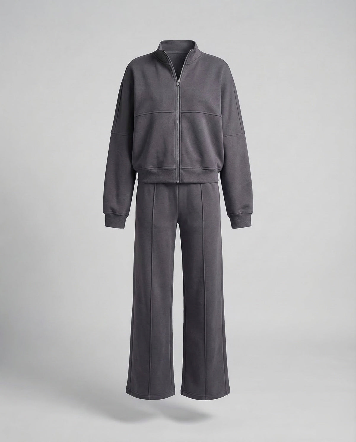 Completo sportivo da donna a due pezzi con giacca corta con zip e pantaloni ampi – Outfit coordinato dal taglio morbido, ideale per viaggi e momenti di relax nel weekend