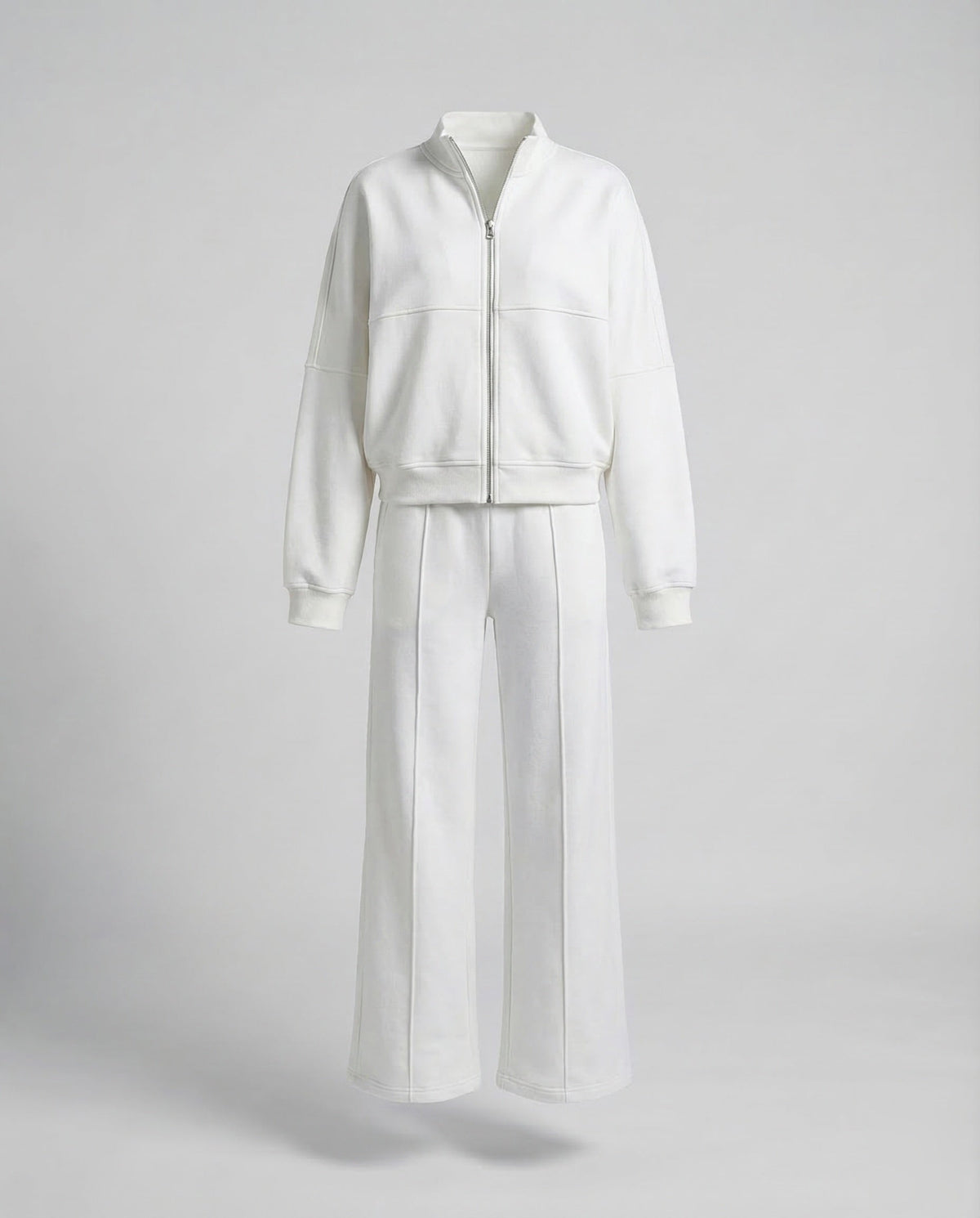 Completo sportivo da donna a due pezzi con giacca corta con zip e pantaloni ampi – Outfit coordinato dal taglio morbido, ideale per viaggi e momenti di relax nel weekend