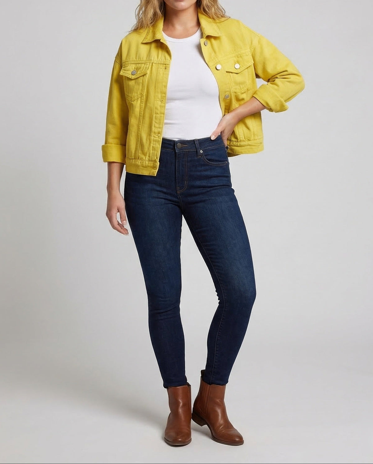 Boxy spijkerjack voor dames met klepzakken op de borst en omgeslagen mouwen – kort jasje met kraag voor weekendoutfits in de lente en zomer