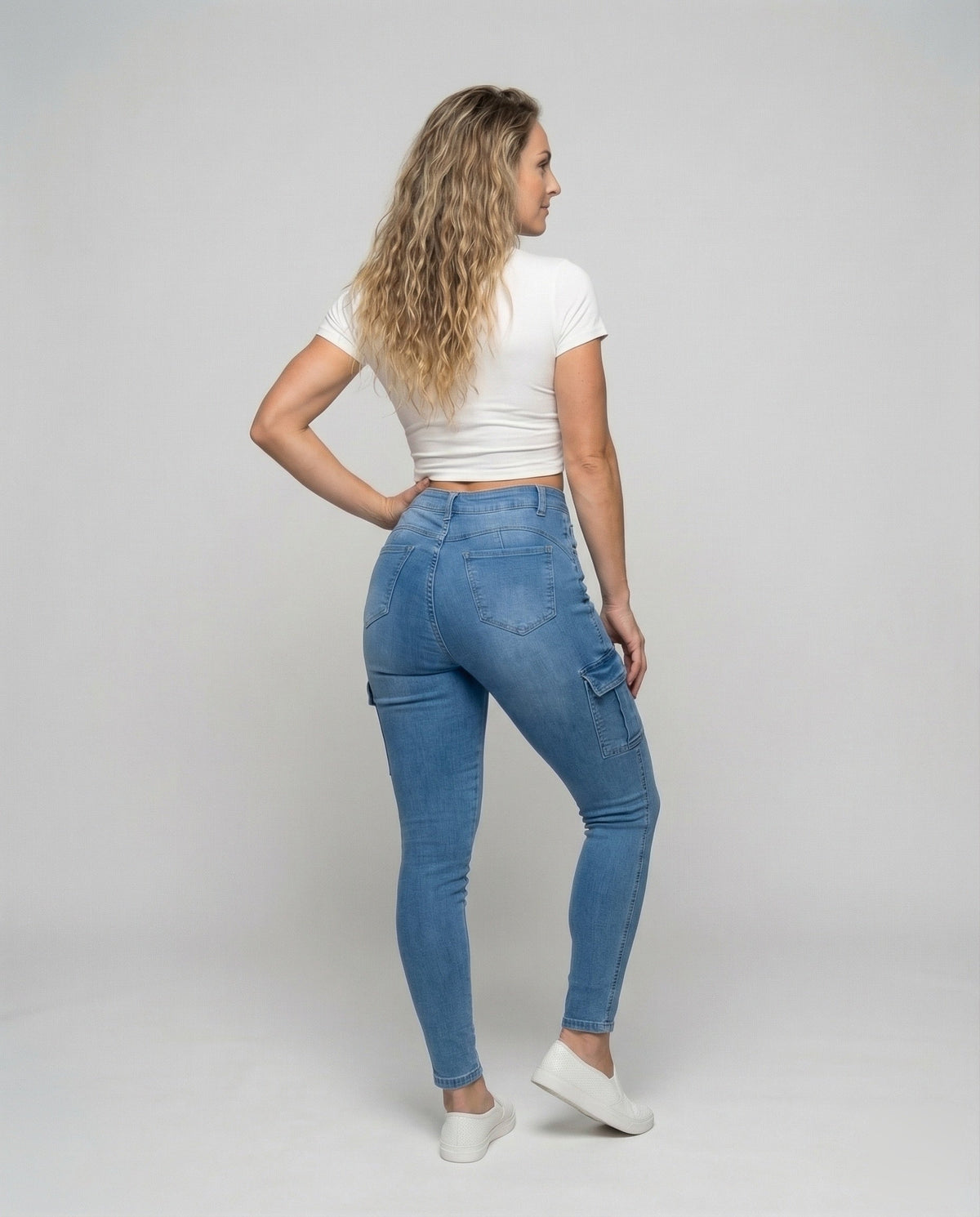 Jeans cargo justos de cintura subida para mulher, com bolsos com aba nas coxas – ganga justa pelo tornozelo, para conjuntos descontraídos e de fim de semana