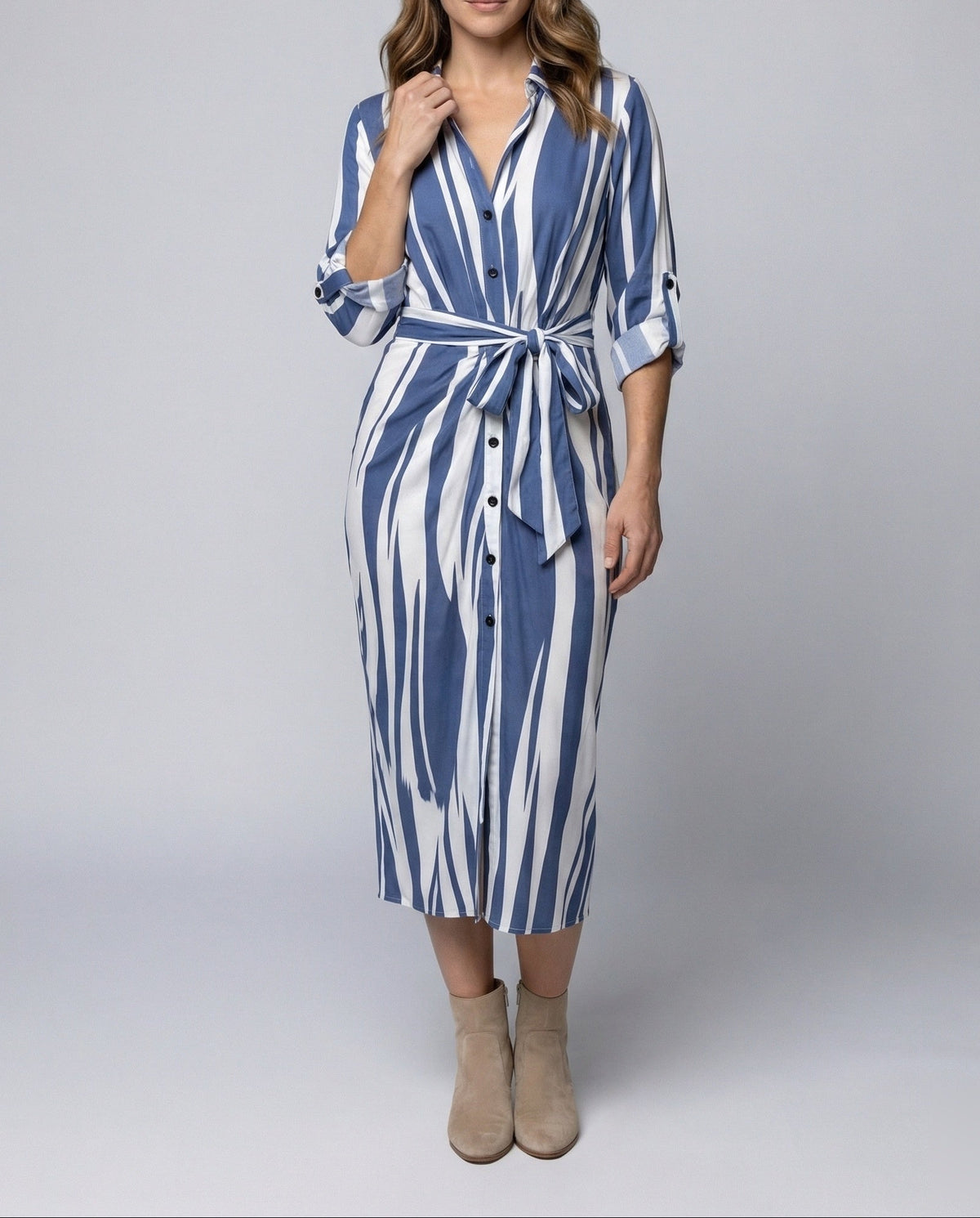 Robe chemise midi imprimée pour femme avec ceinture à nouer et manches retroussées - style à col pour le bureau et les sorties du week-end