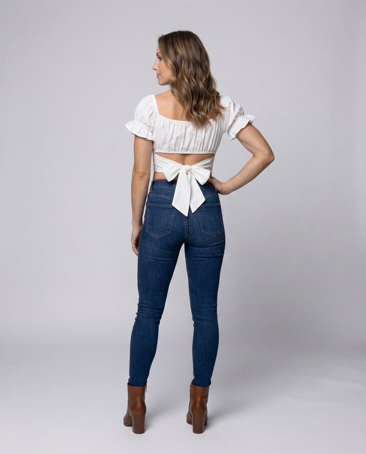 Blusa curta para mulher, com mangas balão, decote franzido e cintura cruzada – Modelo justo de verão para férias e noites casuais